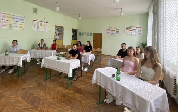 МАЙБУТНІ ФАХІВЦІ ТУРИСТИЧНОЇ ГАЛУЗІ УСПІШНО СКЛАЛИ КВАЛІФІКАЦІЙНИЙ ІСПИТ З ІНОЗЕМНОЇ МОВИ