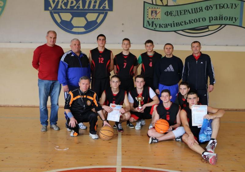 Секція з баскетболу